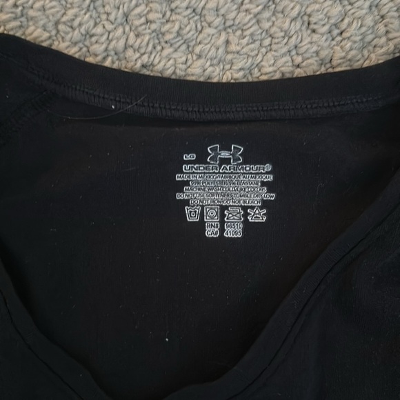 Under Armour black t-shirt - Picture 3 of 3
